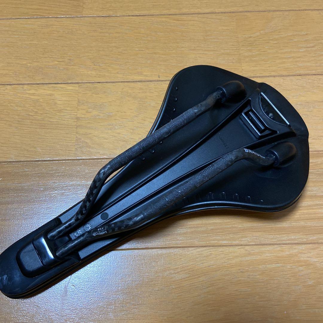 ロードバイク　fi'zi:kサドル