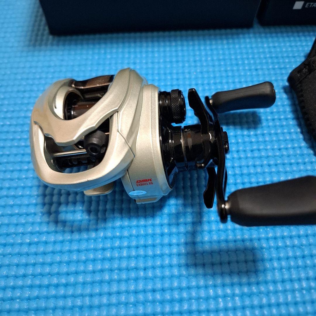 ギ*ツ様 DCベイトリール シルバーフェザ　青霜　dmk CHEETAH 左巻き