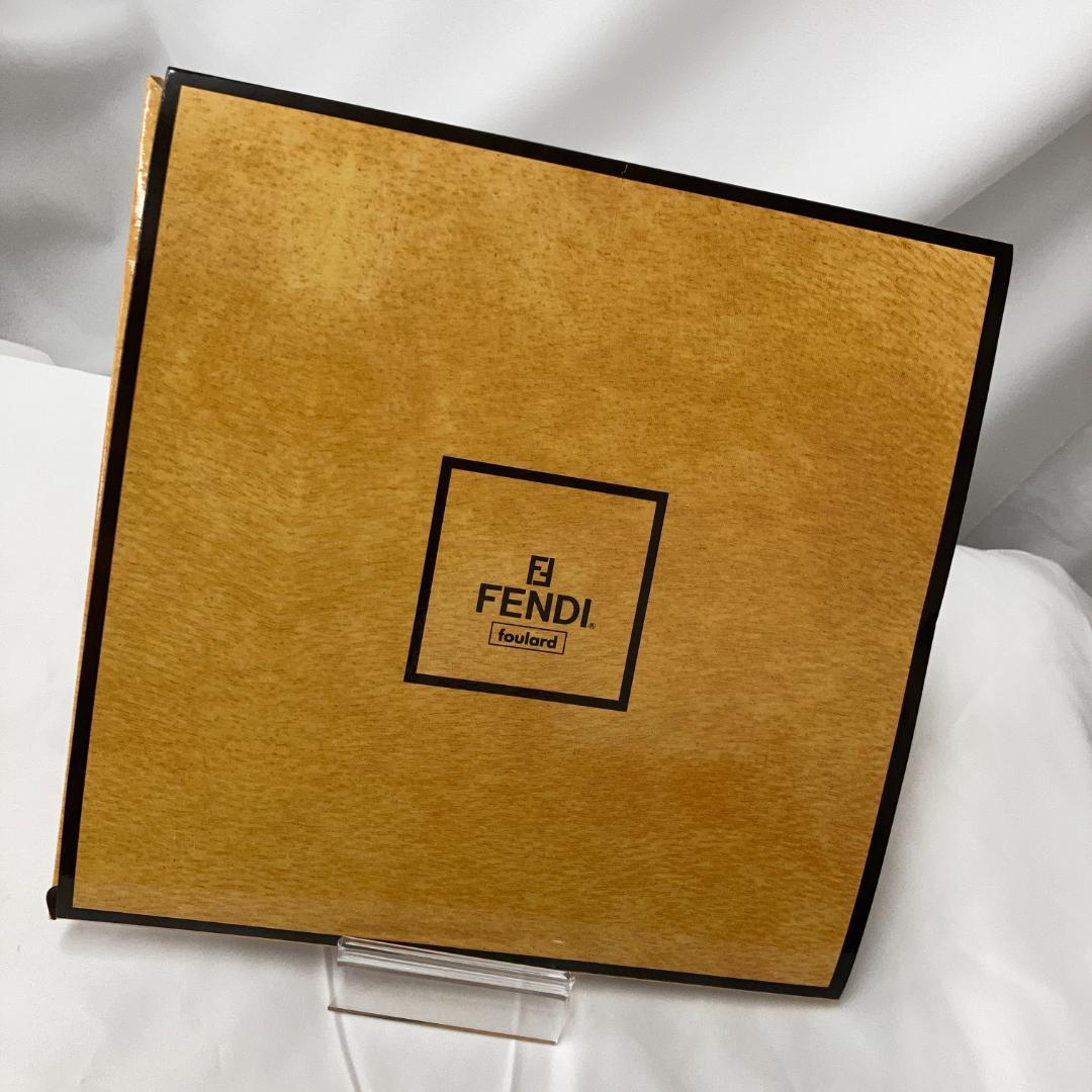 新品タグ付き⭐フェンディ FENDI シルクスカーフ 大判 箱付き 正規品