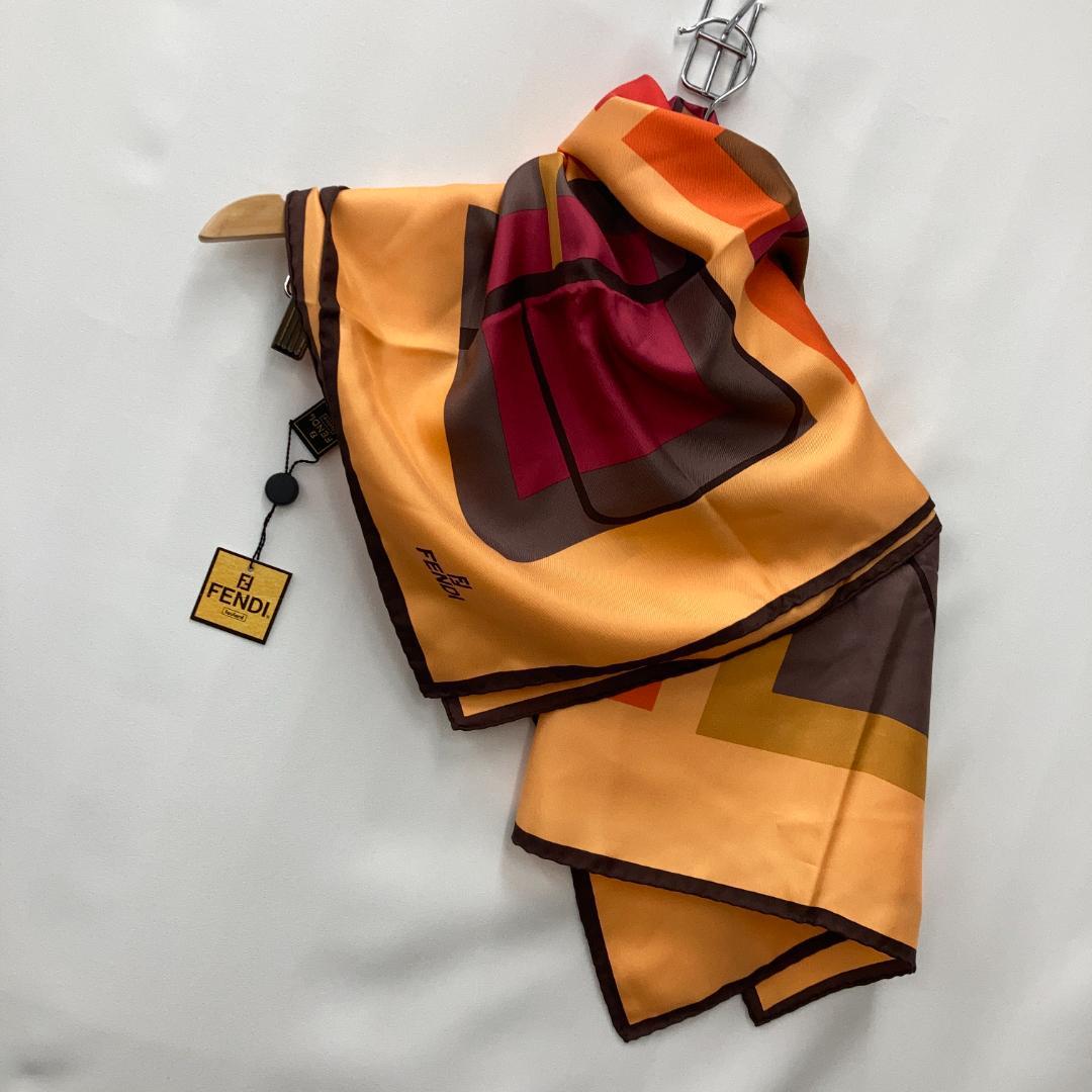 新品タグ付き⭐フェンディ FENDI シルクスカーフ 大判 箱付き 正規品