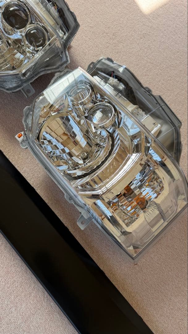 ハイエース200系8型スーパーGLグレード　ヘッドライト+フロントグリル