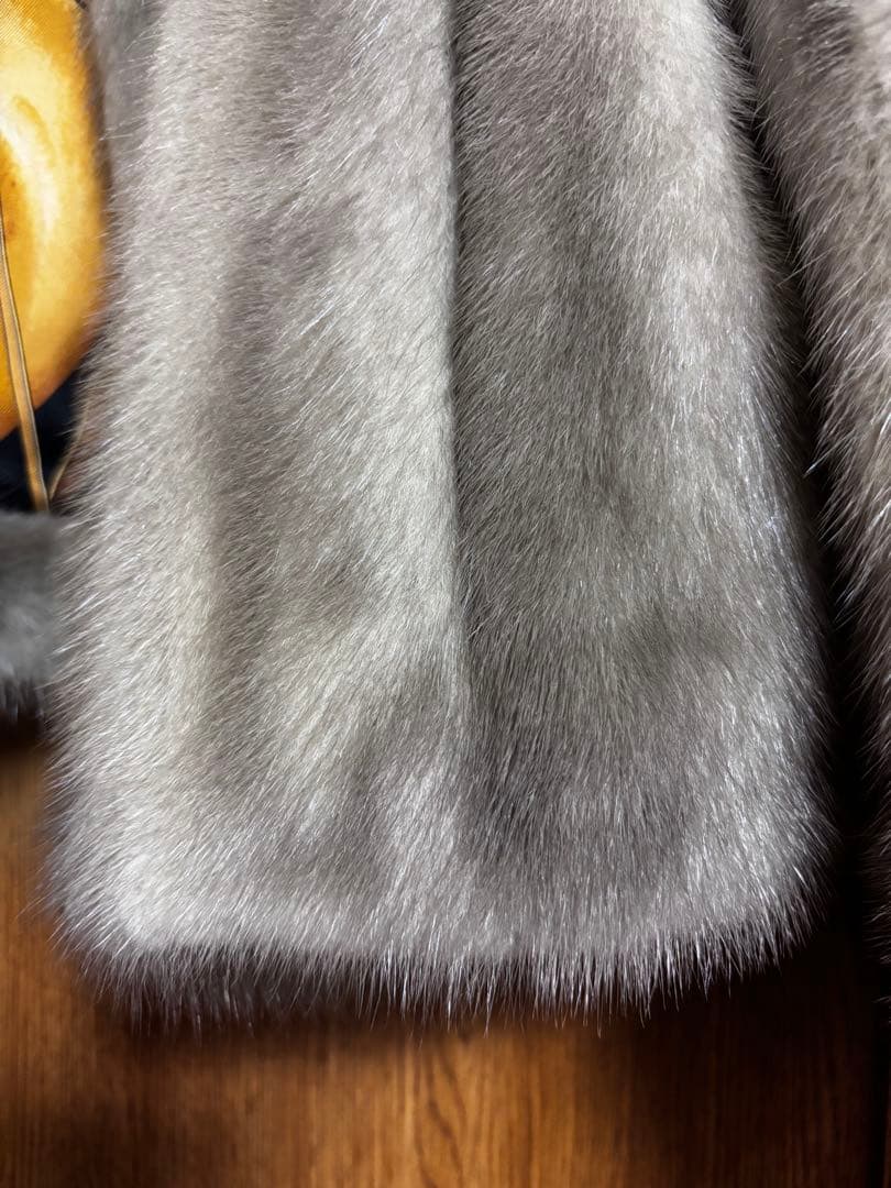 サファイアミンク風 毛皮ジャケット グレー ショート丈 裏地スカーフ柄風 馬柄