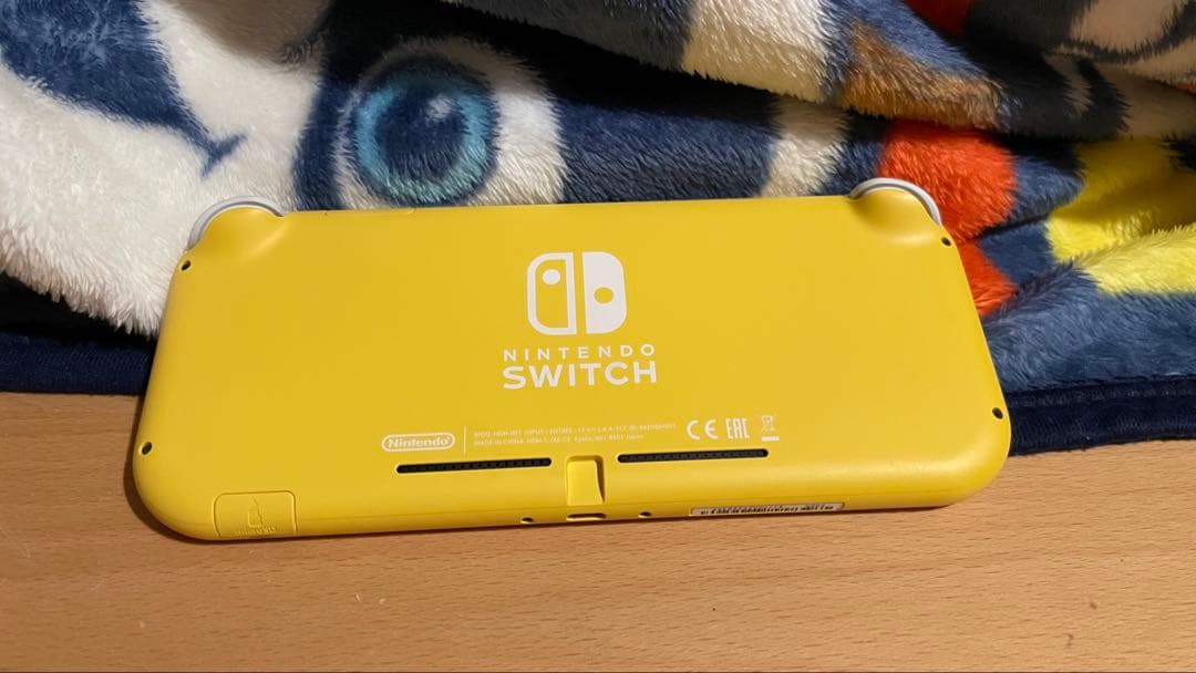 【中古】Nintendo Switch Lite 本体 イエロー　充電器なし