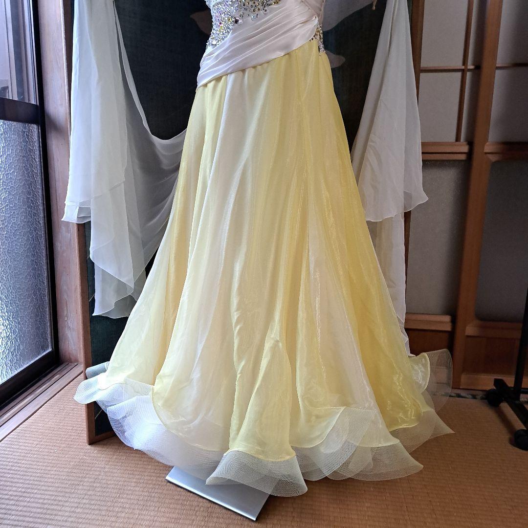 黄色いビーズ装飾スタンダードドレスフジタドレス