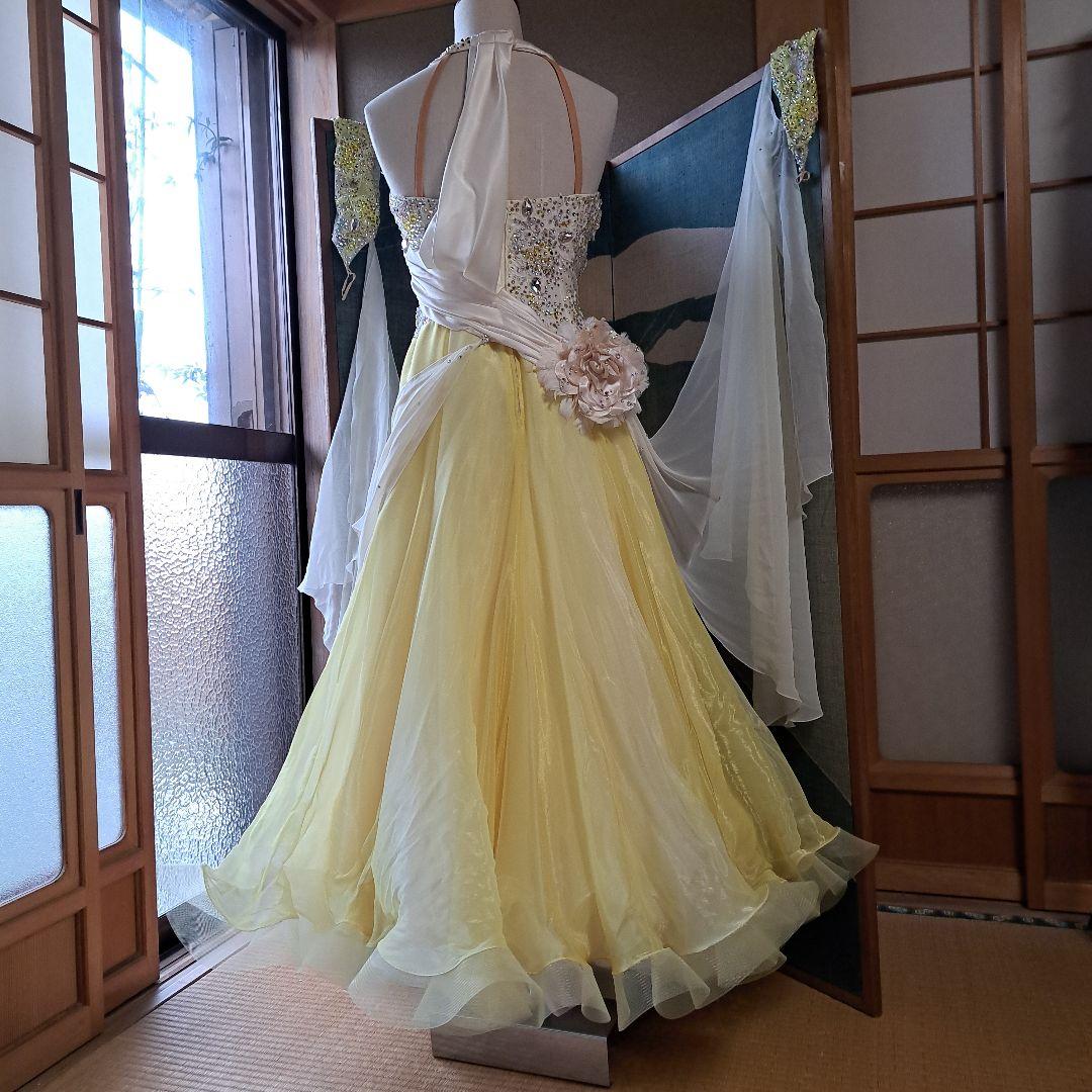 黄色いビーズ装飾スタンダードドレスフジタドレス