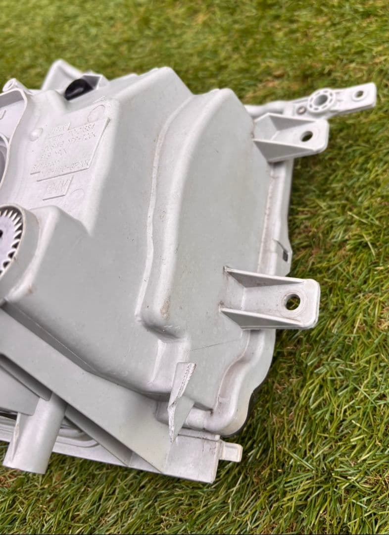 いすゞ エルフ 左ヘッドライト KOITO 110-21885