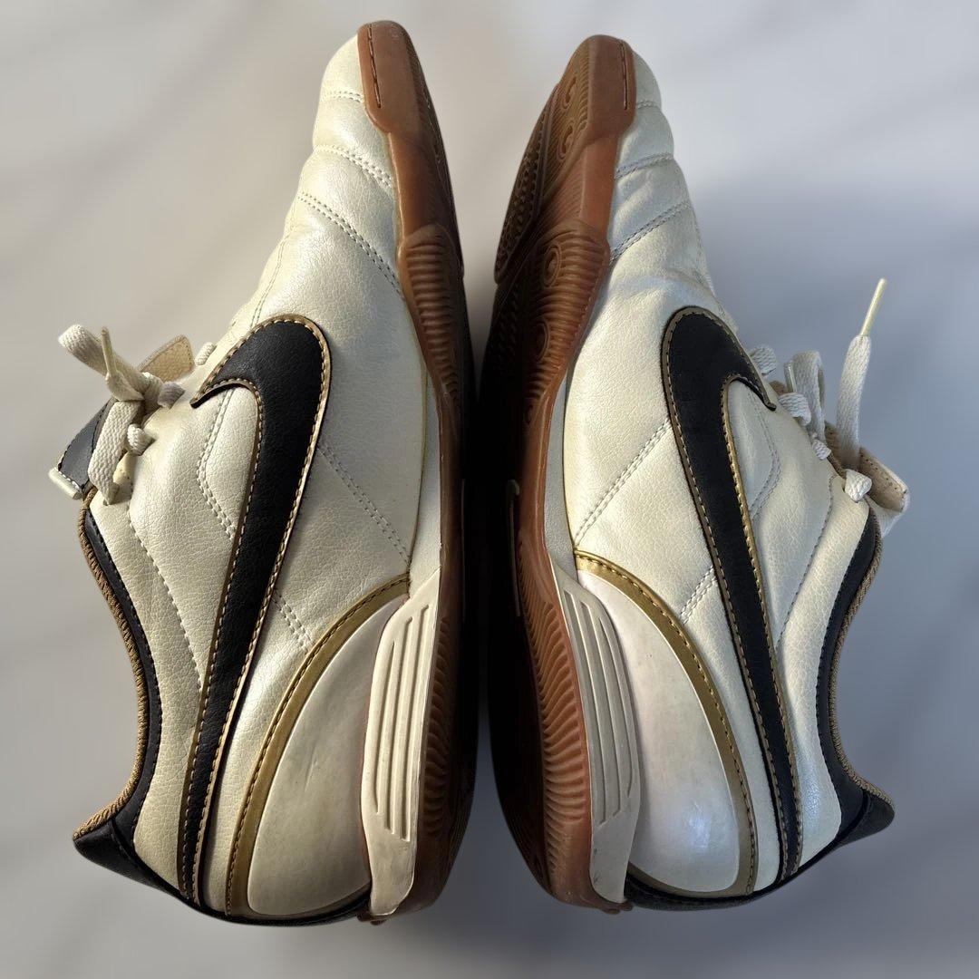 レア美品【ナイキ】ティエンポ ナチュラル タン付スニーカー フットサルシューズ