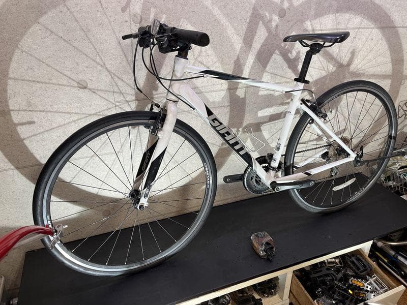 GIANT CROSTAR sizeS アルミ　ホワイト　クロスバイク