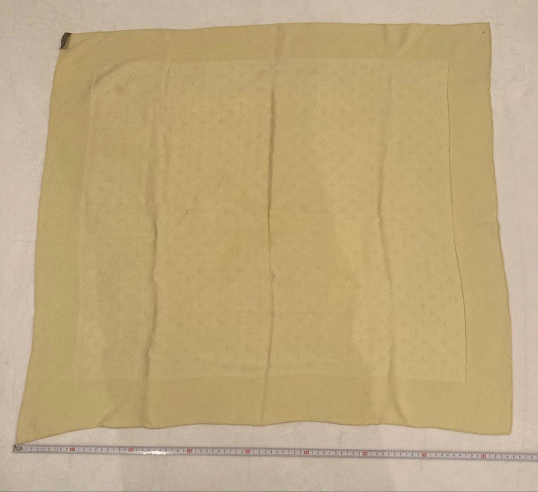 LOUIS VUITTON シルクスカーフ 大判 淡い黄緑色