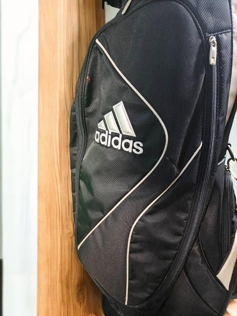 送料無料/美品　adidas キャディバッグ 黒 ストライプデザイン