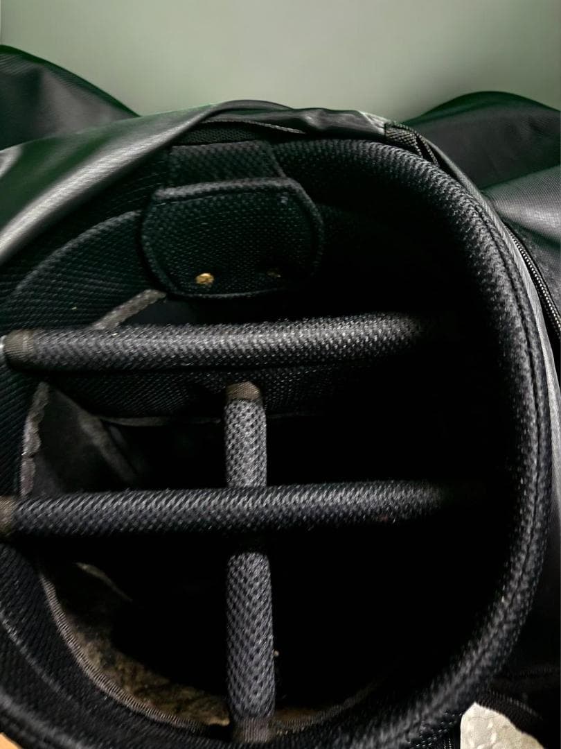 送料無料/美品　adidas キャディバッグ 黒 ストライプデザイン