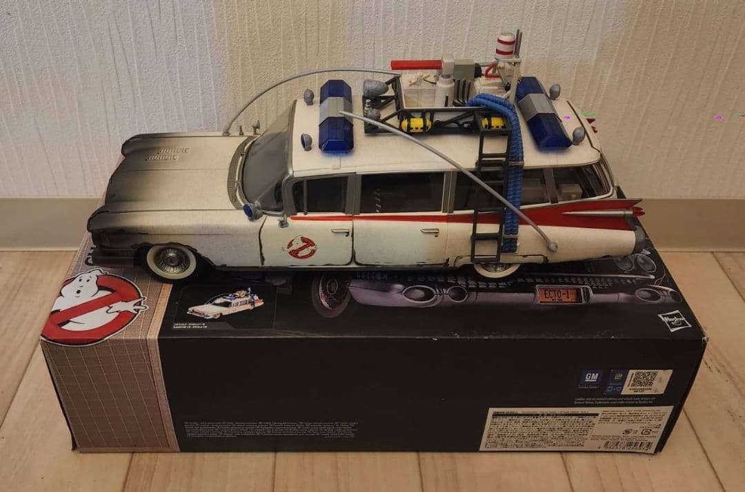 Hasbro ハズブロ 1/18 ゴーストバスターズ　ECTO-1 ミニカー
