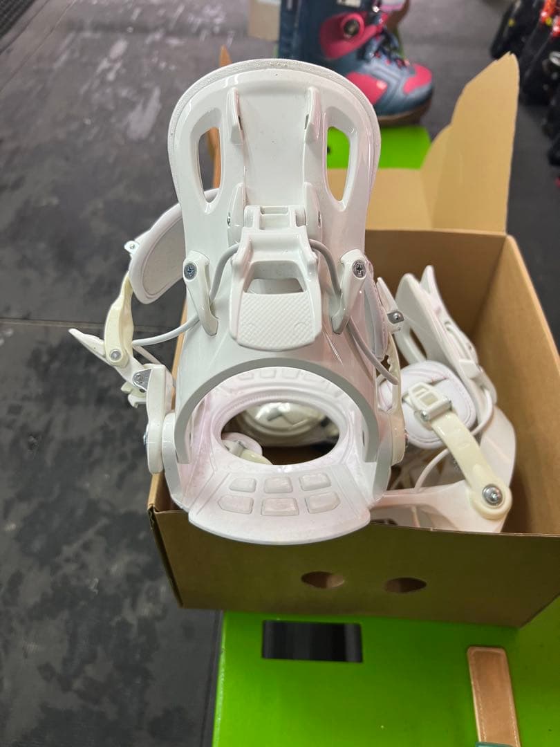 スノーボード ビンディング ホワイトMサイズ