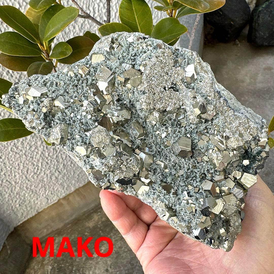 M1923☆パイライト共生水晶クラスター1.4Kg☆尾太鉱山産☆N20845