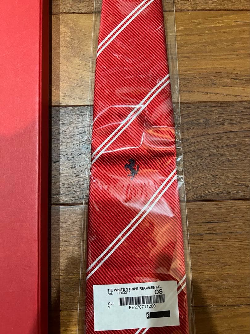 フェラーリ　ネクタイ　赤　白ストライプ