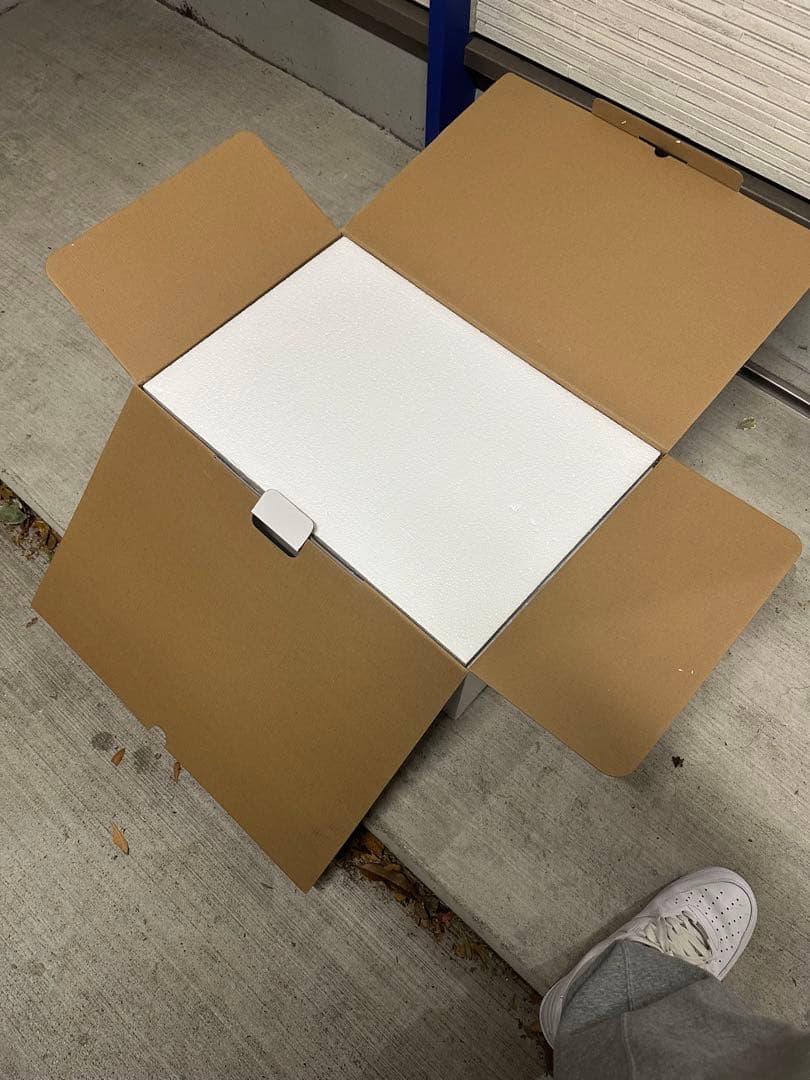 新車外し　200系 ハイエース　純正　テール ランプ