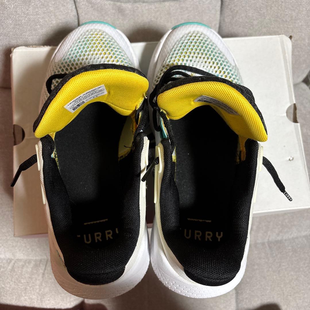 バスケットボールシューズ