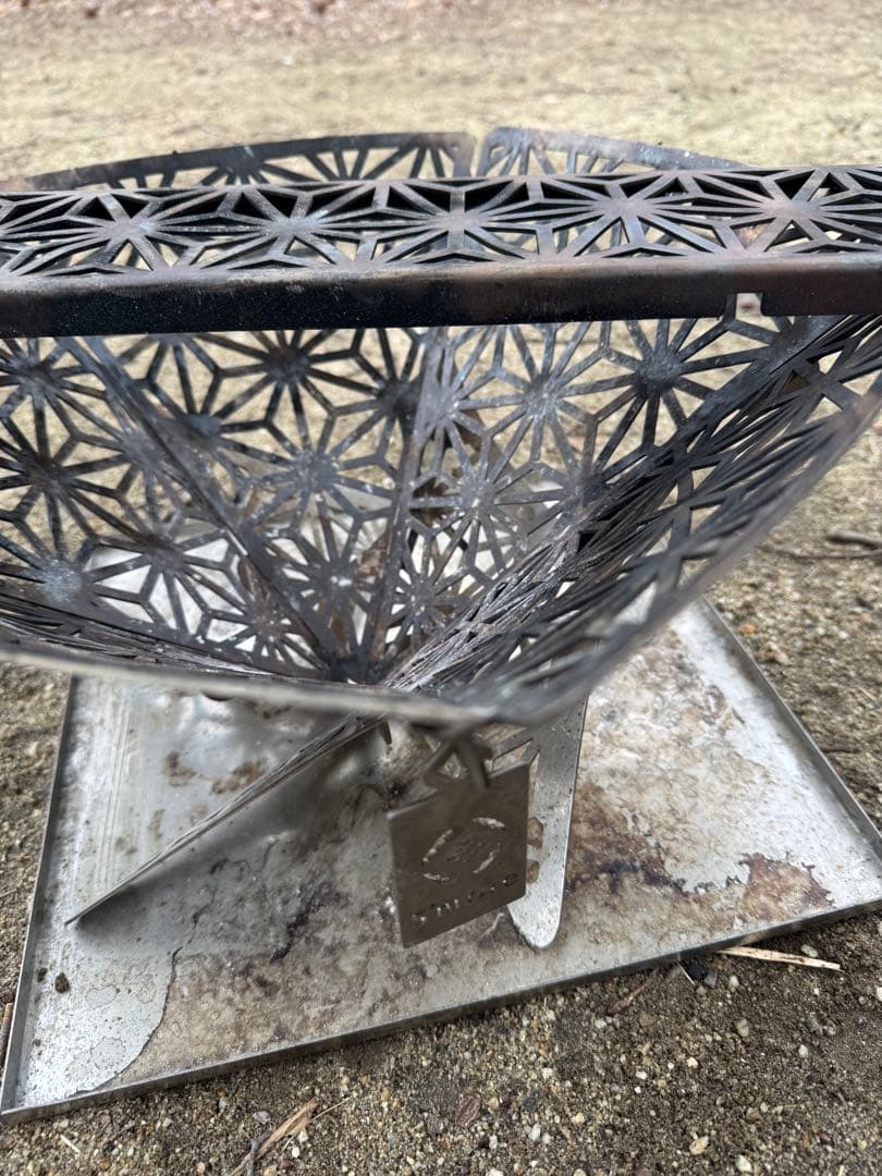 s'more 焚き火台 金属製 花模様