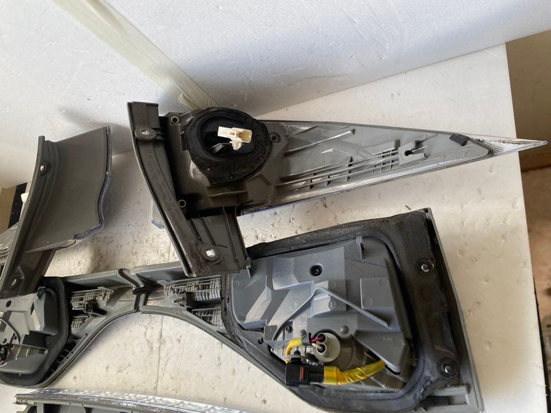 トヨタ エスティマ 50系 純正 テールランプ一式 LED 左右セット