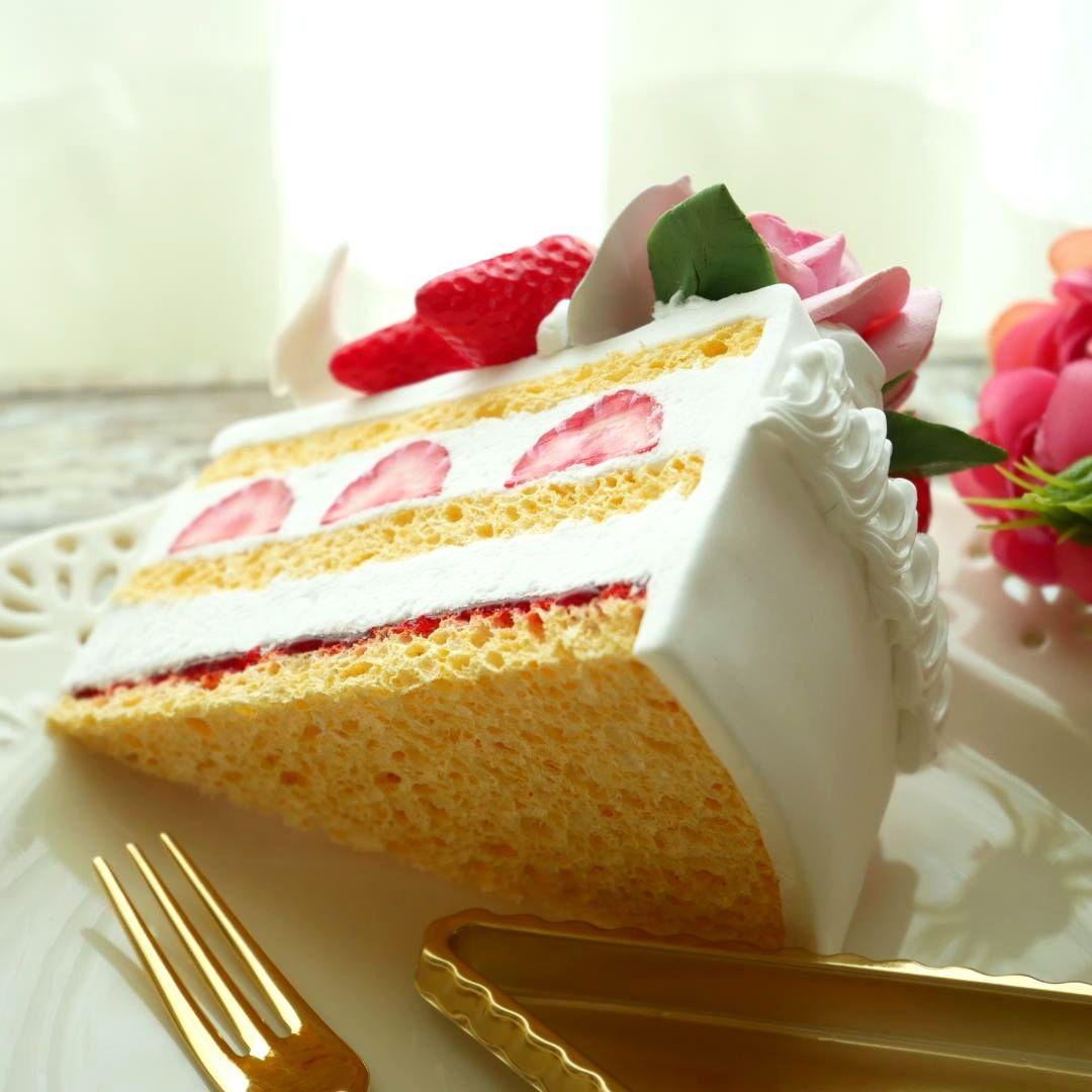 【ルブの森★様】フェイクスイーツ◆薔薇飾♡豪華な苺のショートケーキ◆リアルサイズ