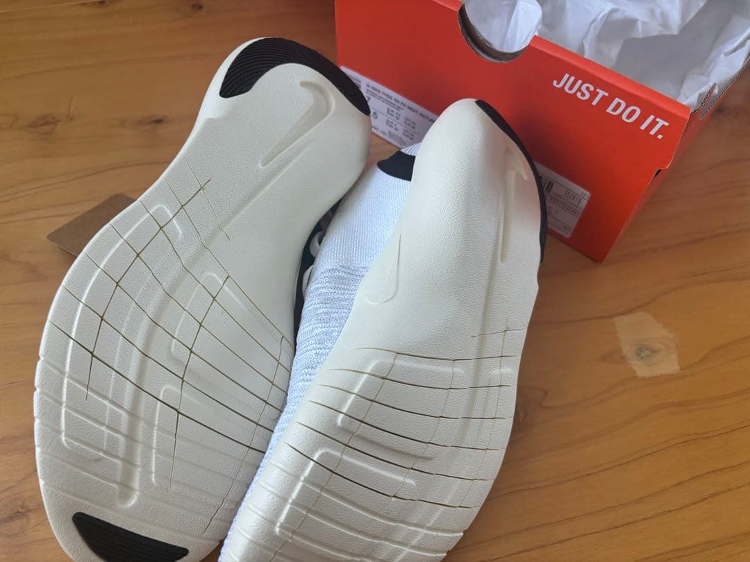 NIKE ナイキ　フリーラン　ホワイト　24