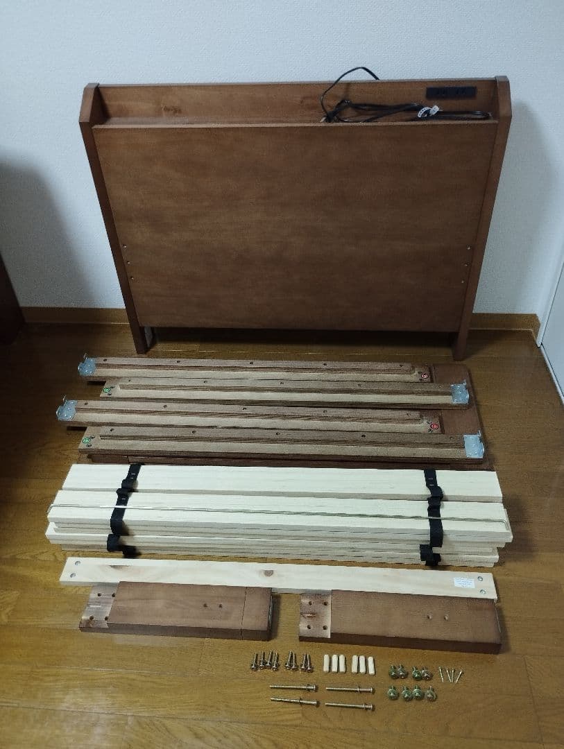 ☆専用【引取】ニトリシングルベッドフレーム　高さ二段階調整 コンセント棚付き②