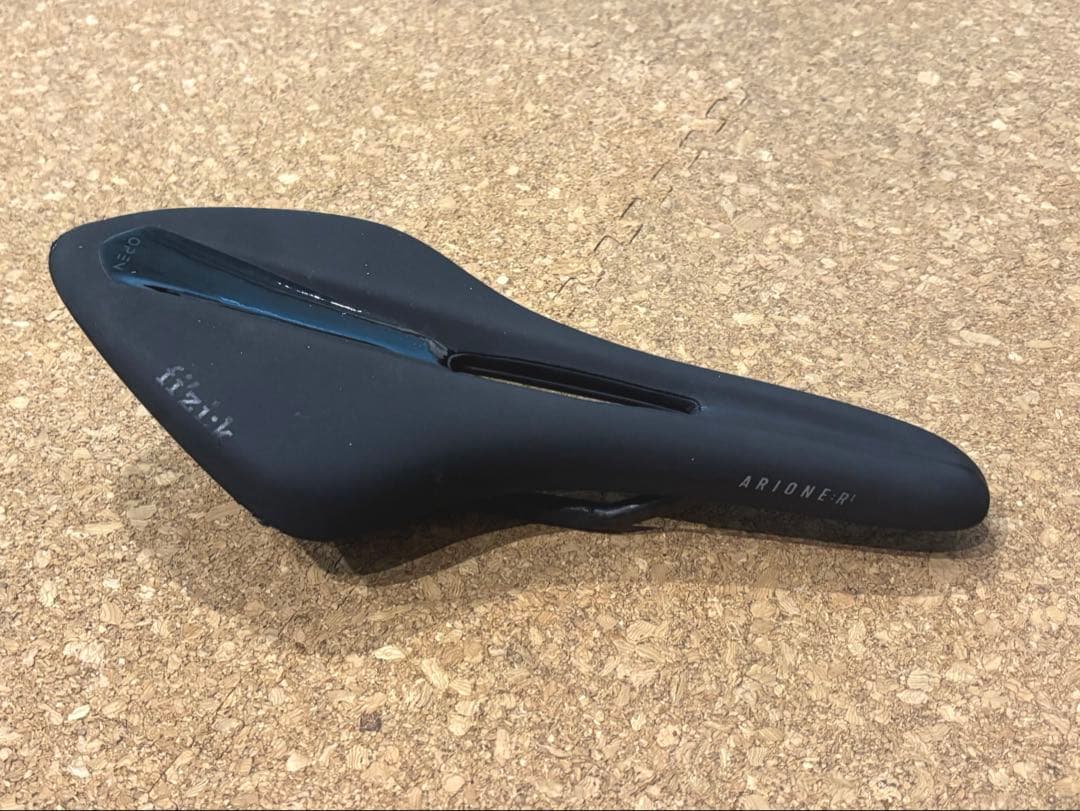 Fizik サドル ARIONE OPEN R1 カーボンレール