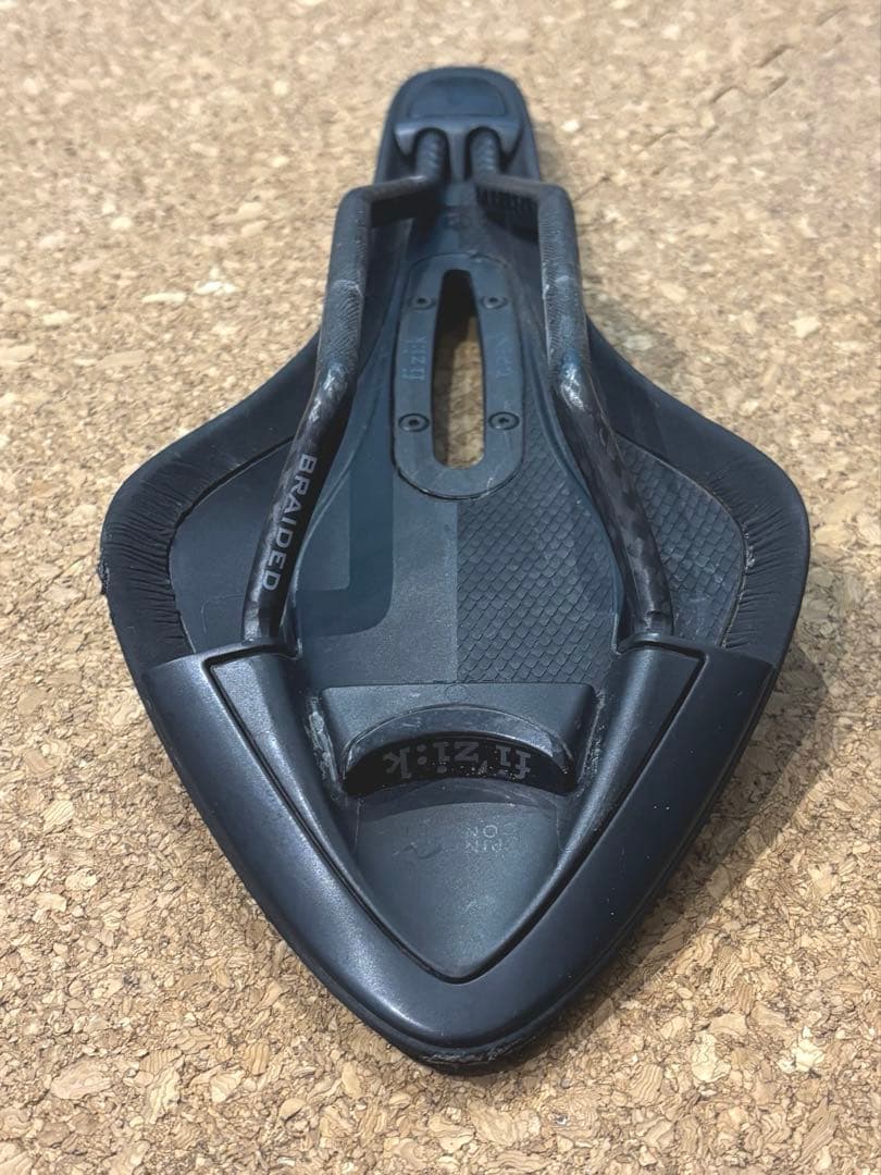 Fizik サドル ARIONE OPEN R1 カーボンレール