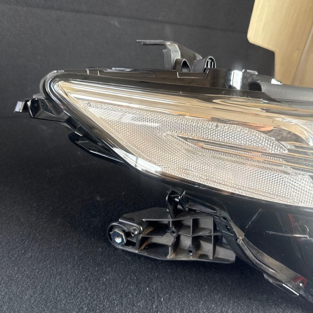 は*が様 ★美品 AXVH70 カムリ★右ヘッドライト 打刻:Ｙ ユニット メッ