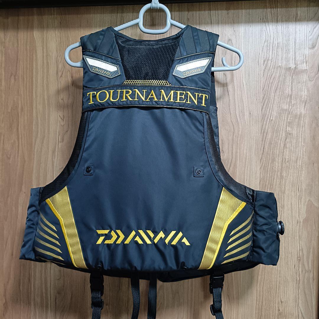 ダイワ トーナメント フローティングベスト 【未使用に近い】