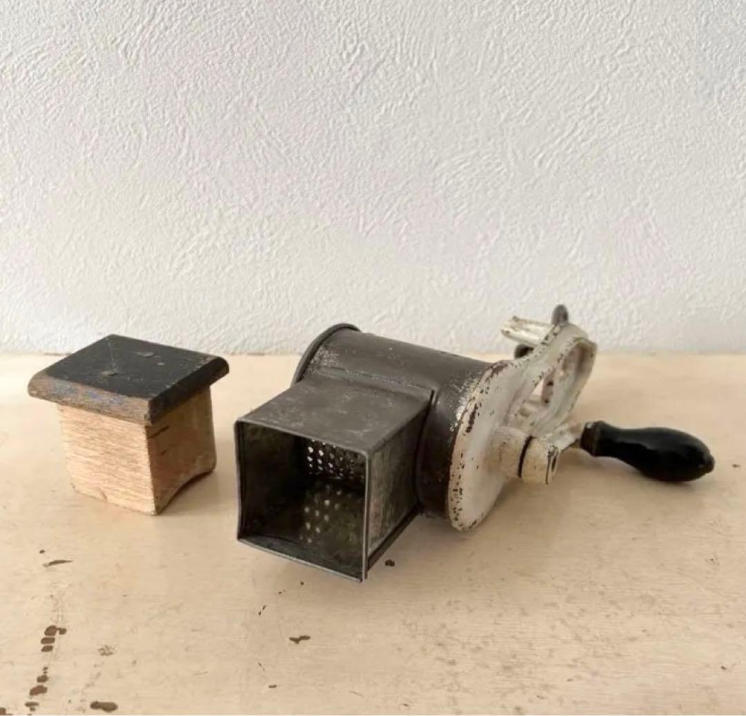 フランスアンテイーク チーズグレーター チーズおろし器