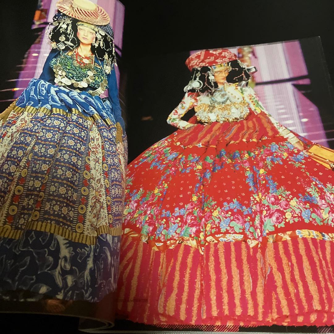 英語版　GLOBAL FASHION LOCAL TRADITION