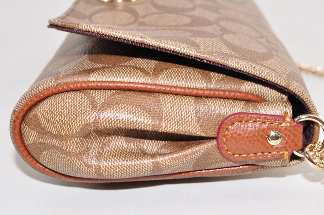 未使用 COACH コーチ シグネチャー ターンロック チェーンバッグ