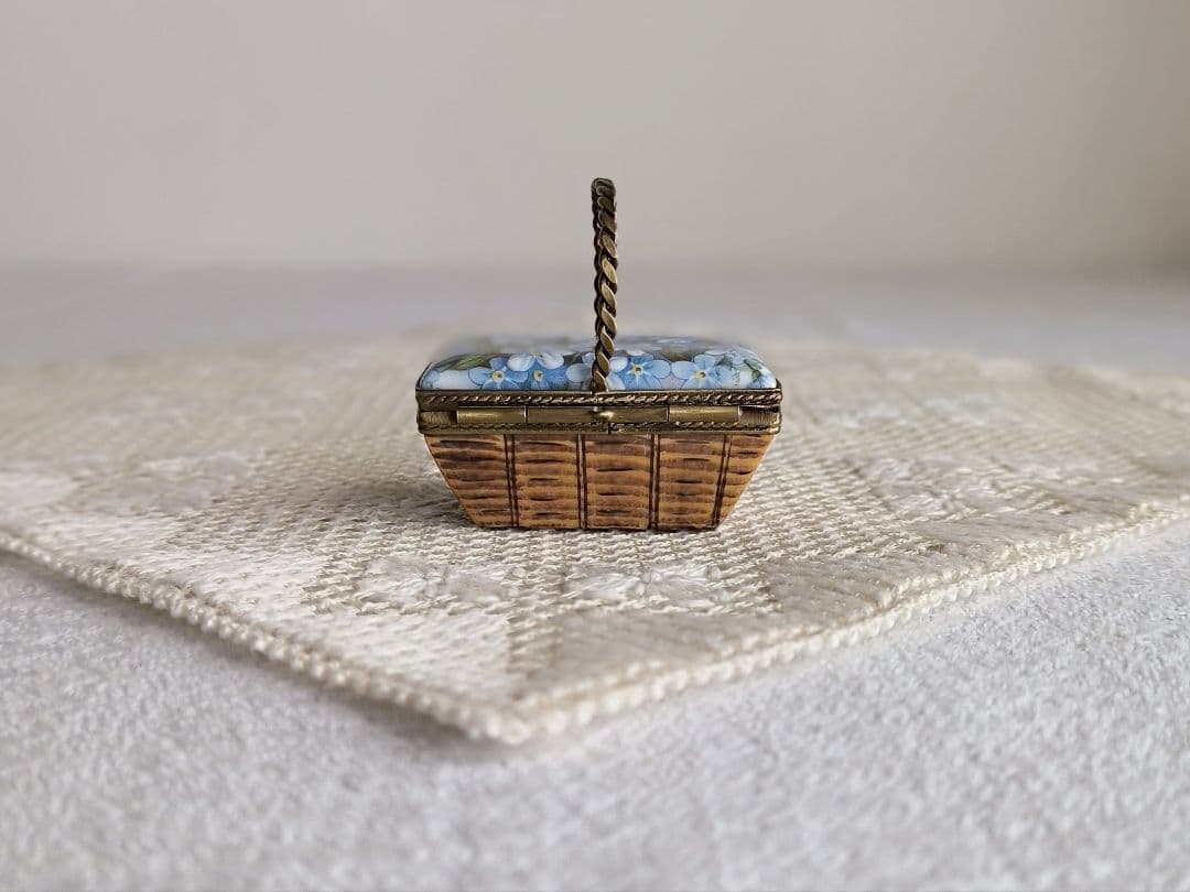 * vintage Jewelry box ୨୧ * 陶器製の小さな パニエ