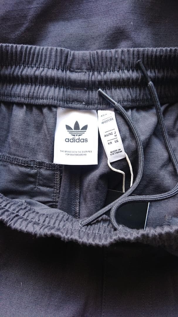 【新品タグ付】adidas スケートボーディング SST トラックパンツ