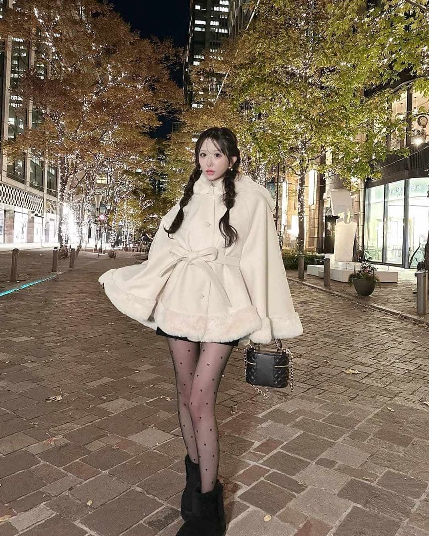 新品タグ付 シェリミー フードファーリボンポンチョ F アイボリー Rady