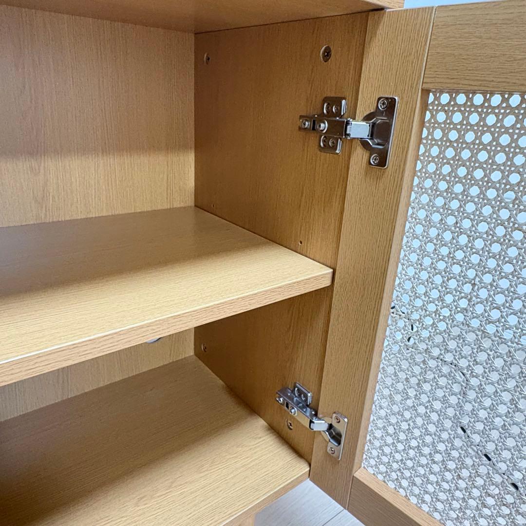 ナチュラル木製キャビネット ラタン風デザイン