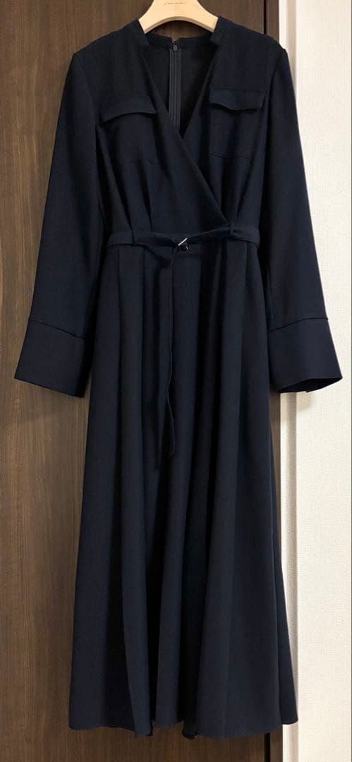 【美品】anuans ダブルサテンノーカラータックワンピース