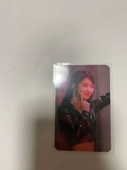 EVERGLOW トレカ 即購入禁止