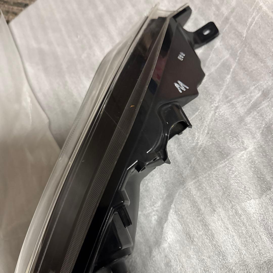 日産c27 セレナ　後期　左ポジションライトLED 美品