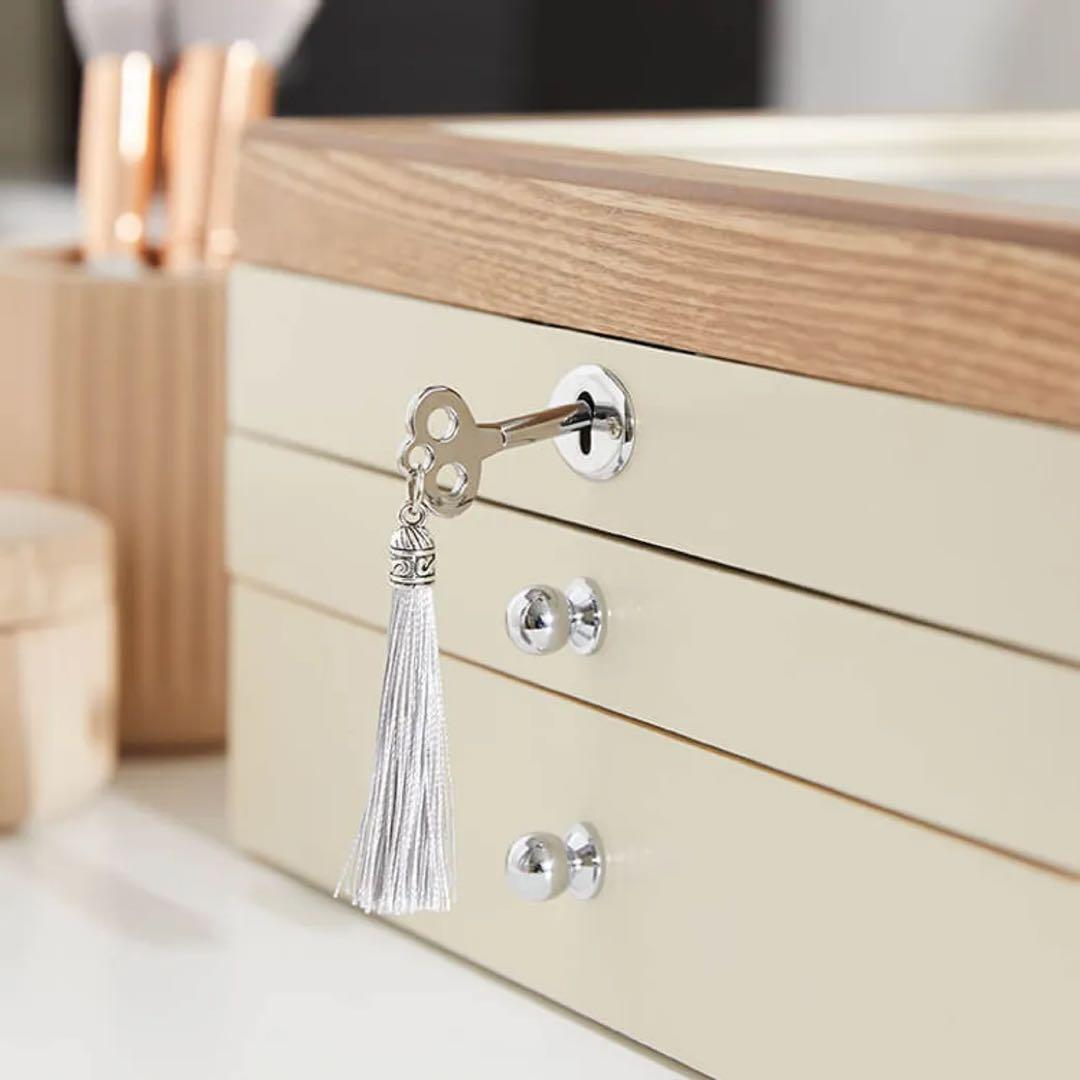 ❣️ネット完売品❣️LOWYAロウヤ　ジュエリーボックス　アクセサリーボックス　白