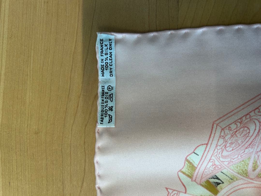 HERMES エルメス ピンク系　シルクスカーフ