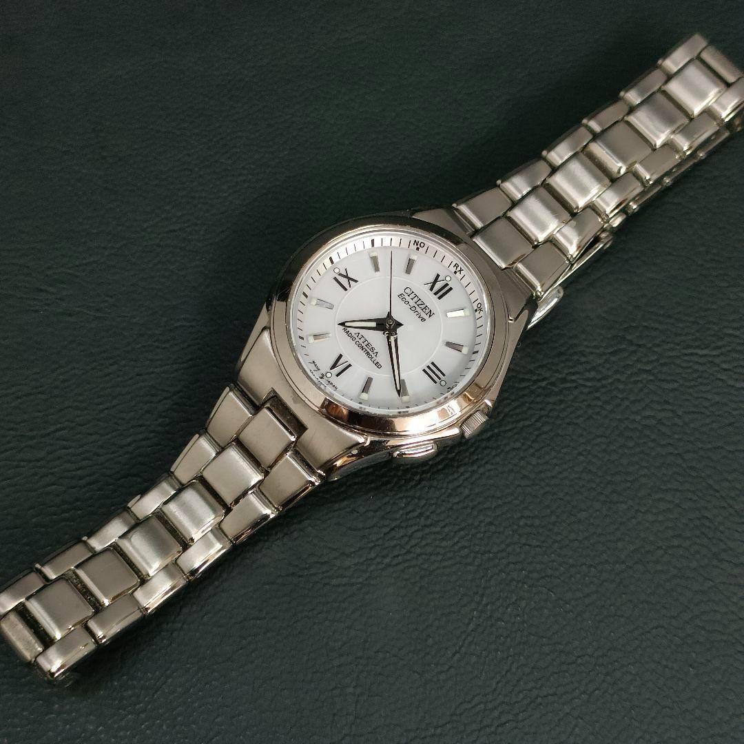 美品　CITIZEN　シチズン　アテッサ　ホワイト　シルバー　ソーラー　腕時計