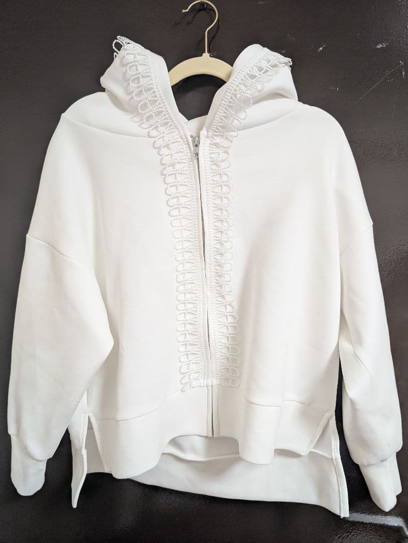 近沢レース　ホワイト フード付きパーカー フリーサイズ