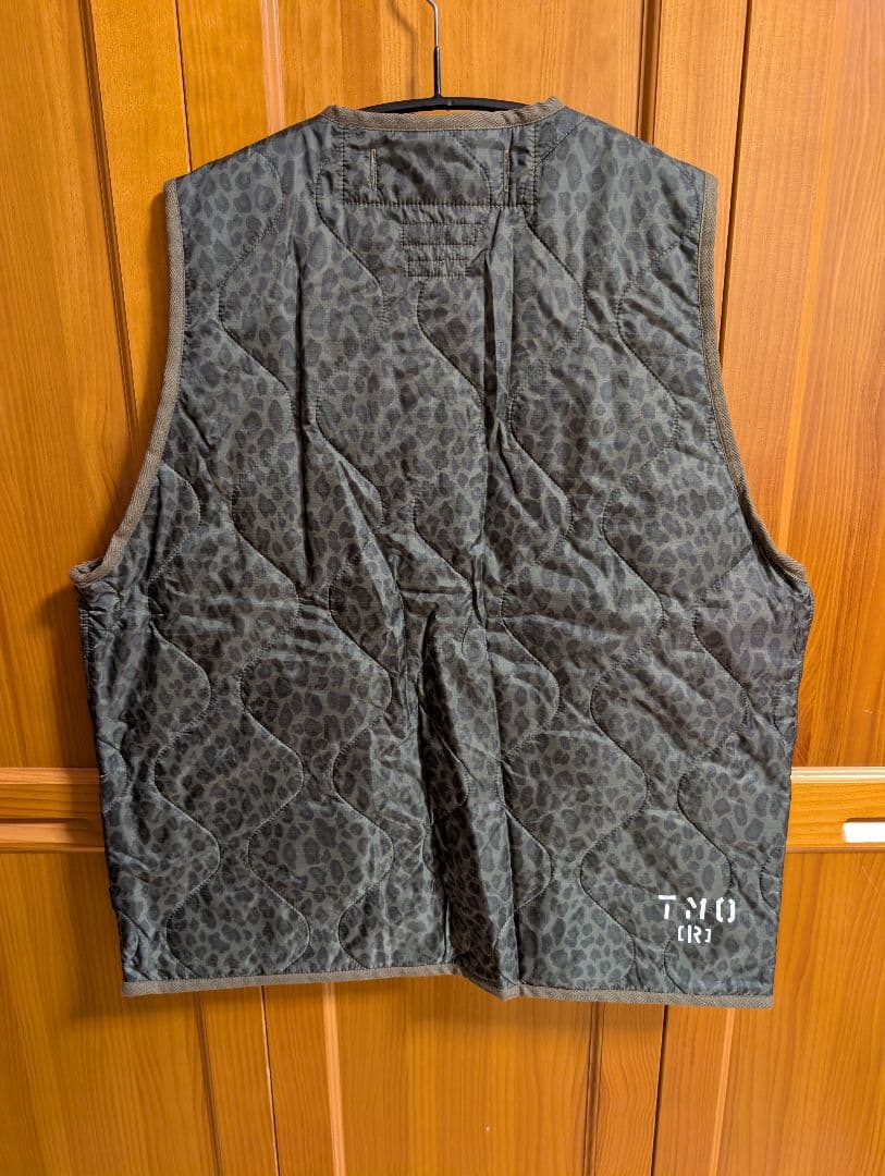 TURN ME ON® キルティングベストレオパード L