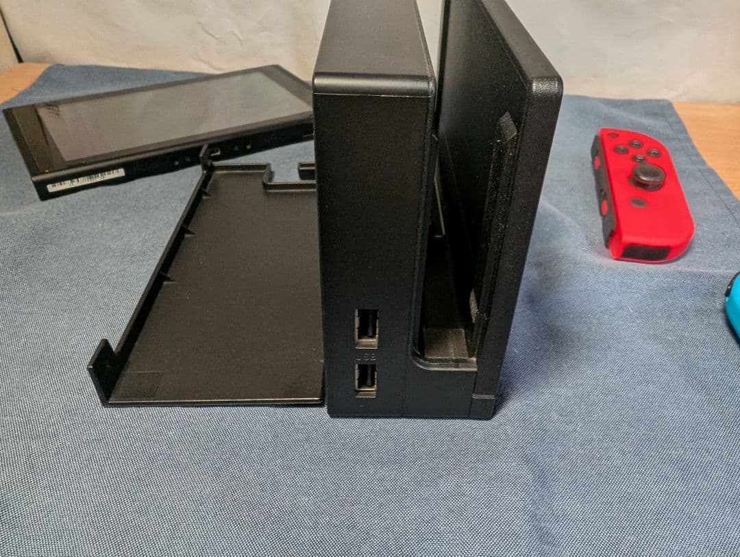 ニンテンドースイッチ Joy-Con(L) ネオンブルー/(R) ネオンレッド