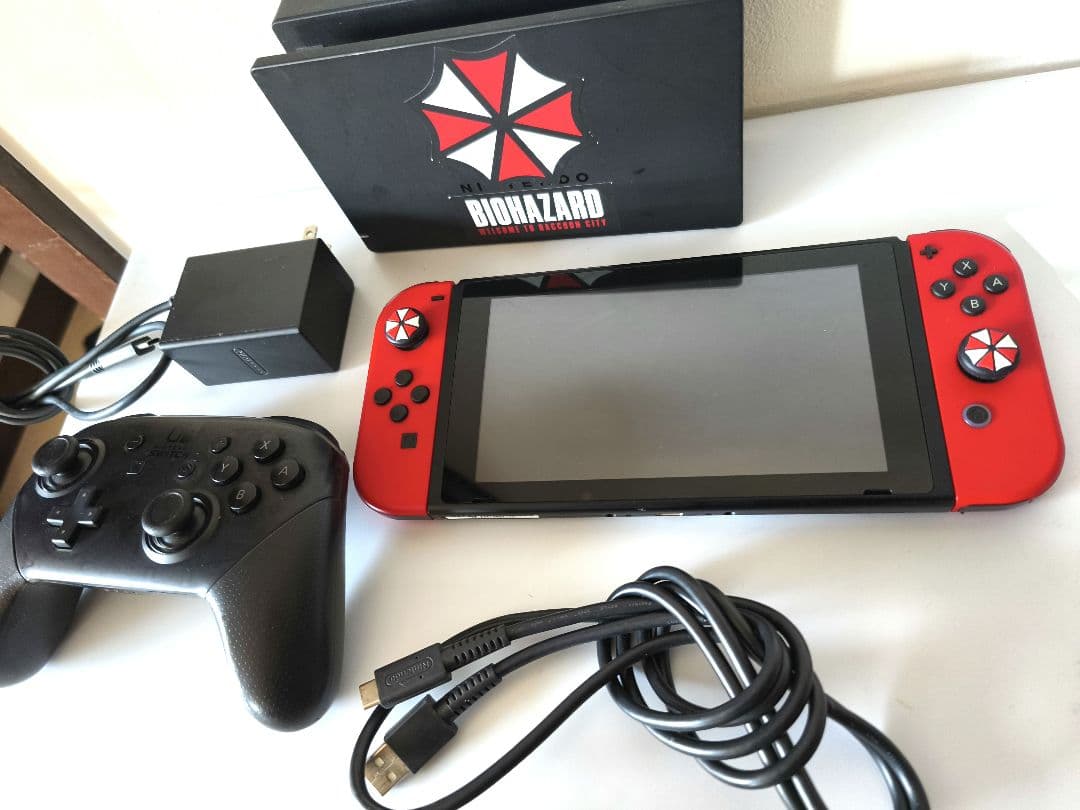 バイオハザードデザイン Nintendo Switch 本体　レッド　プロコン付