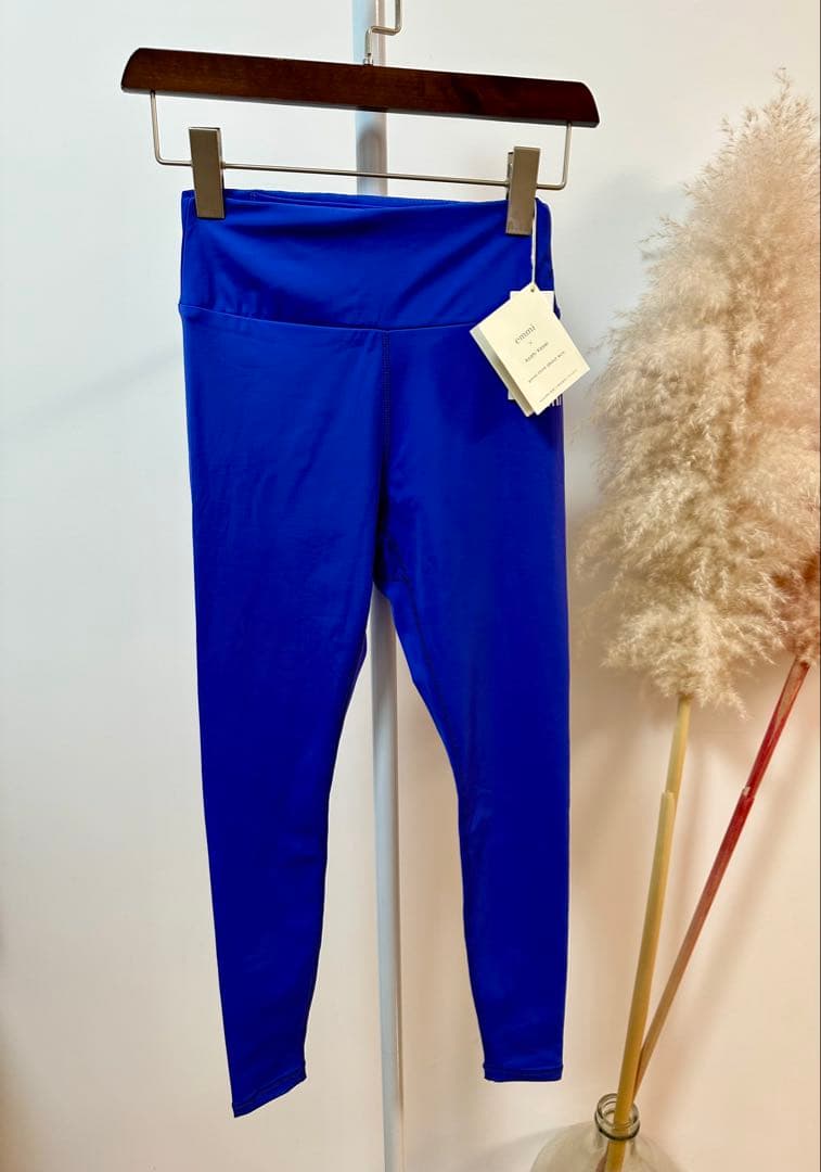 エミヨガ新品紙タグ付き⭐️旭化成コラボ⭐️UVカット吸水速乾サステナレッチレギンス