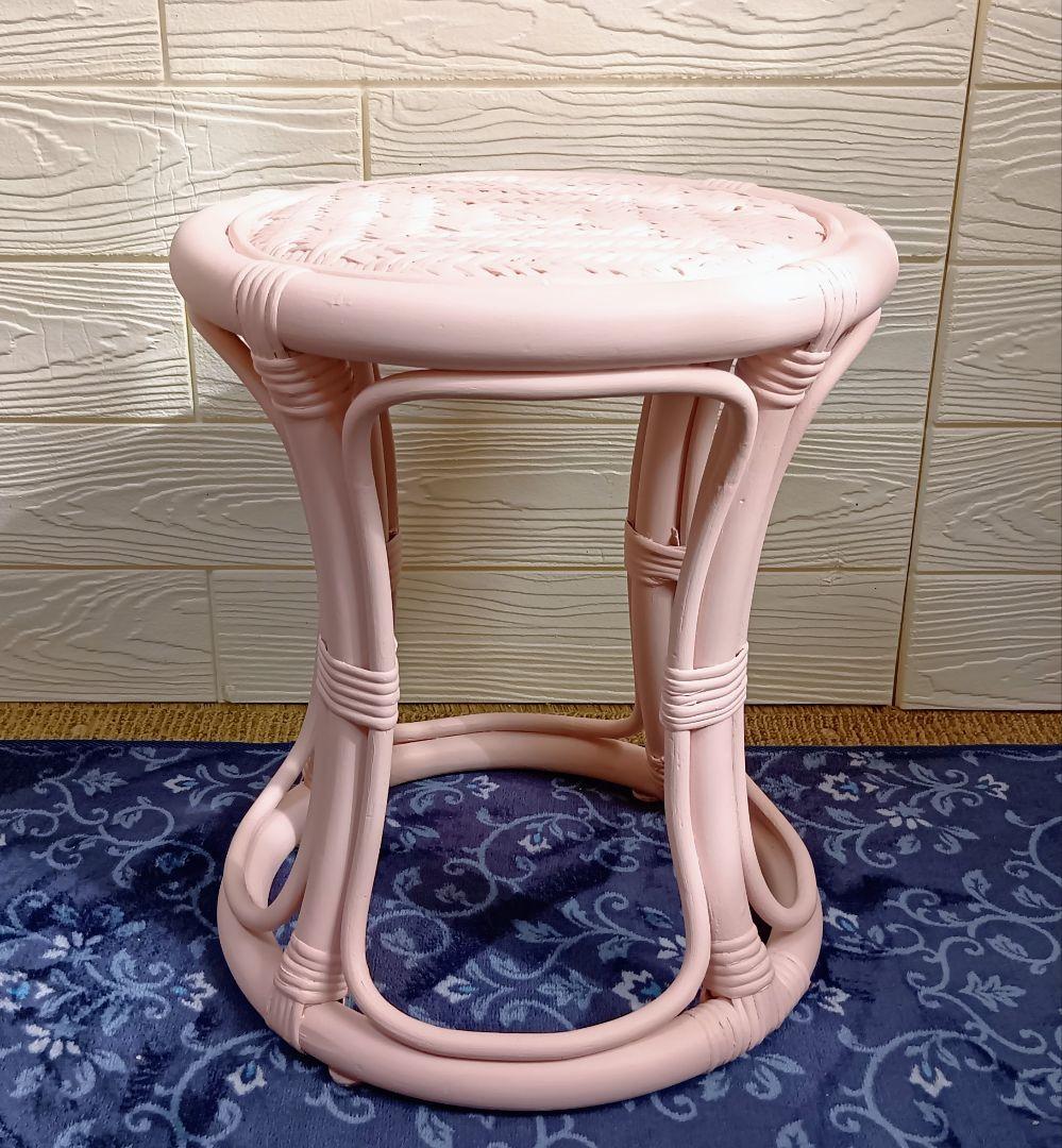 籐・ラタンのネイルピンク色の丸椅子の大小セット