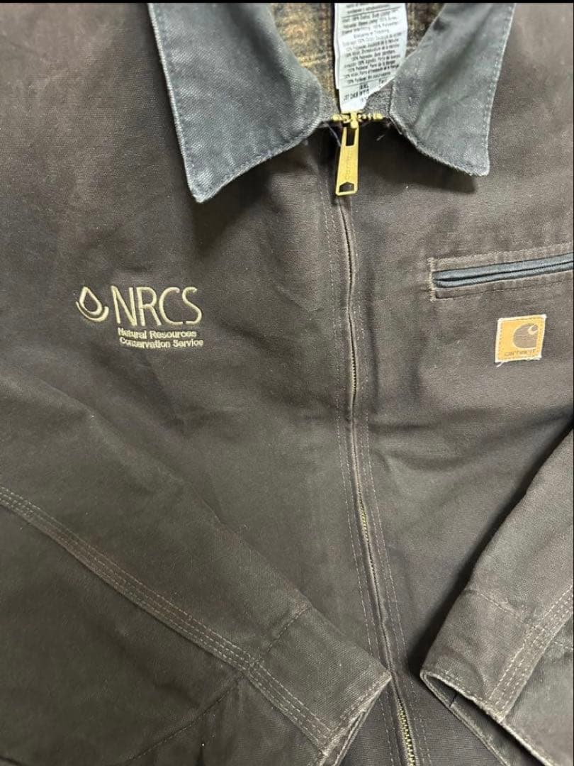 Carhartt ダークブラウンジャケット